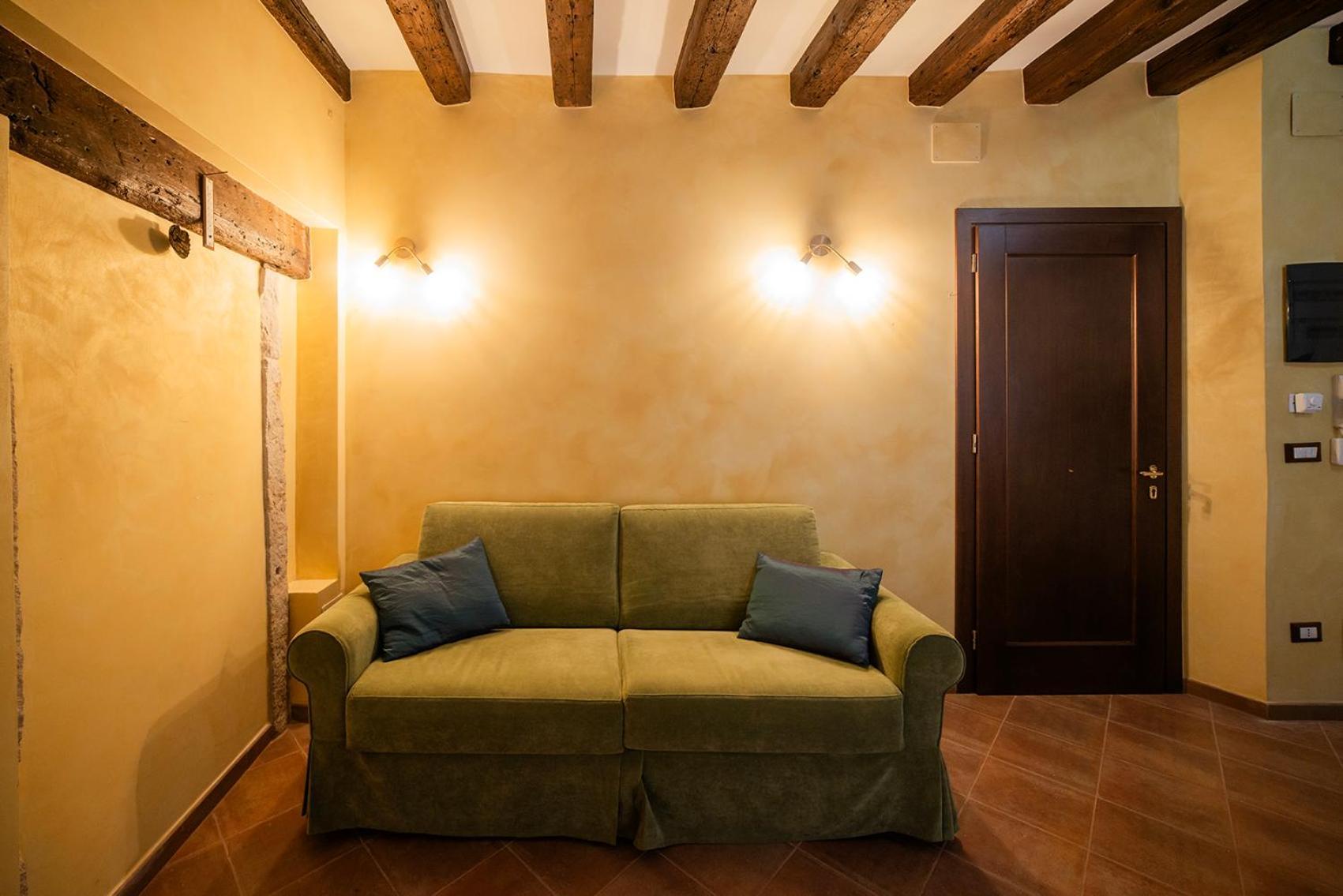 Secret Garden - Comfortable And Venecia
